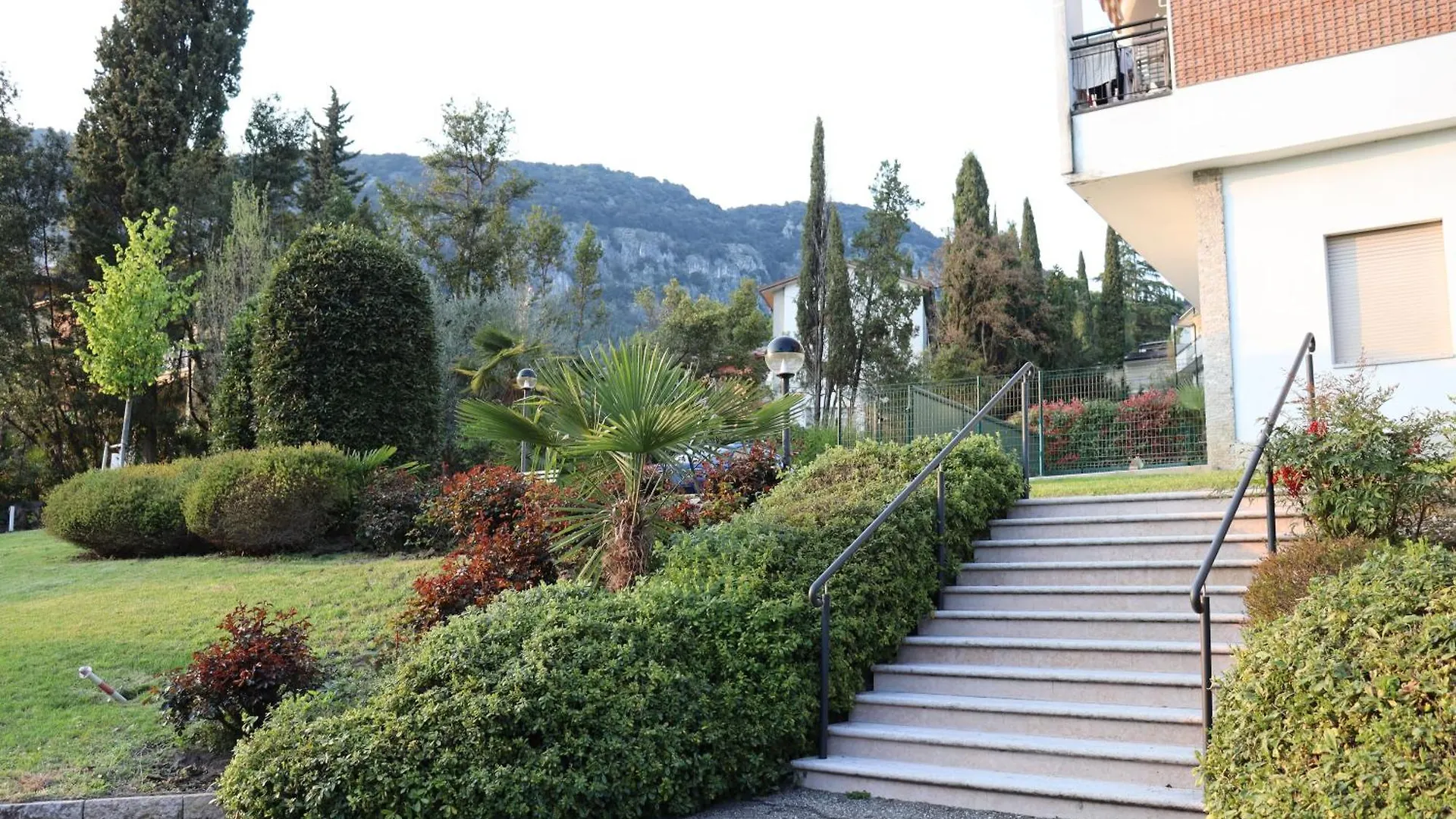 Monika Holiday 5 Lake Garden Apartment